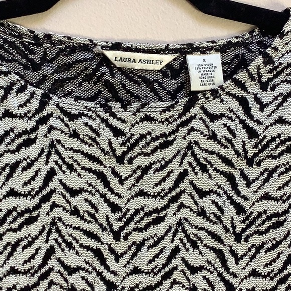 Laura Ashley Animal Print Sleeveless Top - Picture 2 of 3